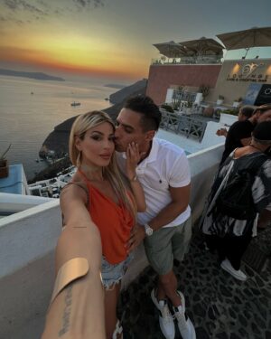 Oriana Marzoli Instagram - Esto es solo el principio…😍 #santorini 🇬🇷🌅