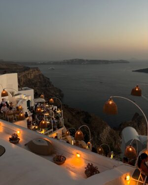 Oriana Marzoli Instagram - Esto es solo el principio…😍 #santorini 🇬🇷🌅