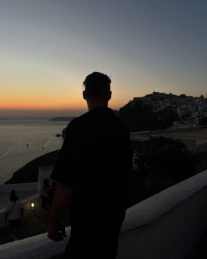 Oriana Marzoli Instagram - Esto es solo el principio…😍 #santorini 🇬🇷🌅