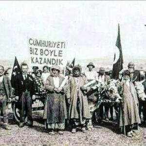 Osman Sonant Instagram - Ne mutlu bize...nice 94 yıllara.. #cumhuriyetbayramımızkutluolsun #gazimustafakemalatatürk🇹🇷