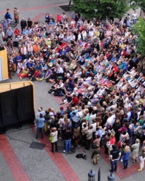 Otar Saralidze Instagram - 10 years Of „Relacione Aperta” „Związek Otwarty” „Open Relationship” with @weronika_nockowska  directed by @tojajanda and @mariaseweryn . Since then, every year we celebrate theatre on the streets of Warsaw. We grew up playing  it and we are planning to get  older  playing  it for you till the  end of times  and one day longer. #teatrpolonia #ochteatr