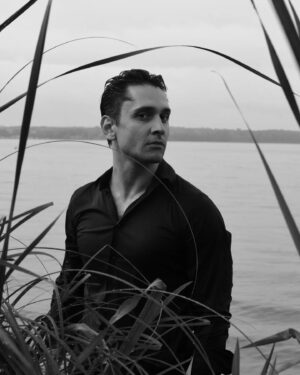 Otar Saralidze Instagram - My friend and a wonderful photographer @wanda.sz  decided to check out the the local lake and snap some pics of me in the water. Here is a glimpse of a black and white. No filters, no makeup . Just me and her pure talent. 
Last pic represents the reality my dears. 🦌 ❤
Still 🇺🇦 in my heart
@dreamteam_agencja_aktorska