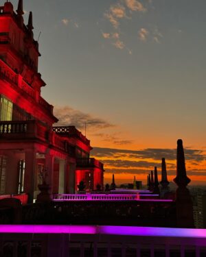 Otávio Martins Instagram - Ainda não tínhamos visitado o rooftop do Martinelli, em SP. Seja como arquitetura ou como vista, é muito bonito e impressionante. Se puder, vale a visita. #martinelli #goptun