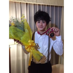 Ouji Suzuka Instagram - デビュー4周年とのことです。
皆様、いつも有難う御座います。
これからも頑張ります🙋‍♂️