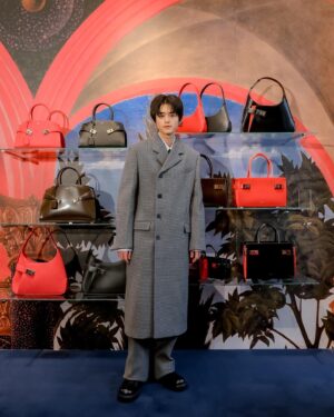 Ouji Suzuka Instagram - フェラガモ　FW23コレクションポップアップストア銀座三越に行ってきました。
新作のHUGバッグはエレガントで、カラバリも充実していて、さまざまなシーンで活躍しそう！
9月26日まで、伊勢丹新宿でも同時開催しているのでぜひ行ってみてください〜
 
@ferragamo #FERRAGAMO #FERRAGAMOHUGBAG #フェラガモ#PR