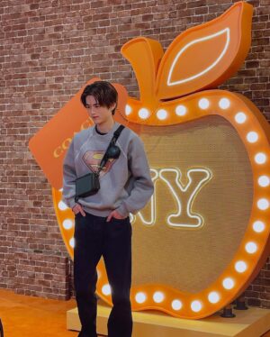 Ouji Suzuka Instagram - ラテアートを楽しめるカフェスペースもあり、素敵な空間でした〜🗽

#コーチシャイン
#WearYourShine
#CoachJapan　
@coach_japan
@coach