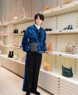 Ouji Suzuka Instagram - ジミー チュウが銀座コンセプトストアをオープンされまして、行って来ました！
商品のディスプレイが綺麗で、ゴールドが印象的な素敵なお店でした。

#JIMMYCHOO
#ジミーチュウ
#JIMMYCHOOGINZA
#PR