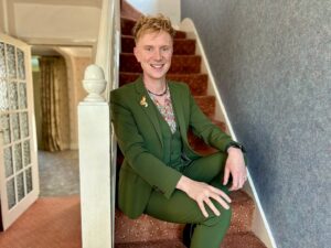 Owain Wyn Evans Instagram - HOMES UNDER THE HAMMER 🏠 🔨 

Pass me a sturdy boot and a hard hat, I’m joining Homes Under the Hammer on BBC One ⭐️ What can I say, I love a transformation dahlings. I’ve renovated several homes over the years and have not been afraid to get my hands dirty in the process. HUTH is such an iconic show…  it’s a real treat to work on and I can’t wait to discover more fabulous home transformations with the team! Coming soon to BBC One! 📺 And of course, you’ll still catch me on @bbcradio2 every morning 🧡 xxx