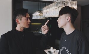 Owen Cheung Instagram - 聰頭學壞左😂
#反黑英雄
#徐國賢
#占
