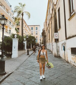 Özge Özaçar Instagram - Capri, Sorrento, Napoli, e amore mio 💛