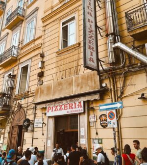 Özge Özaçar Instagram - Capri, Sorrento, Napoli, e amore mio 💛