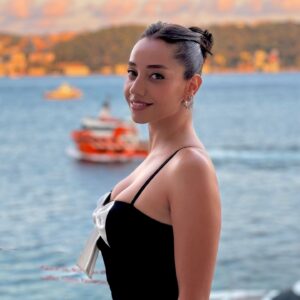 Özge Özaçar Instagram - About last night 🤍

#reklam