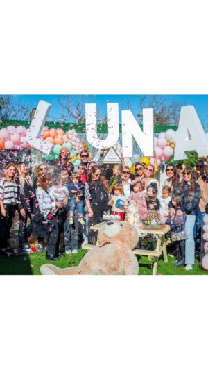 Özge Özder Instagram - HAPPY BIRTHDAY LuNA 🫧🎈 @evalunaguleryuz #3yearsold