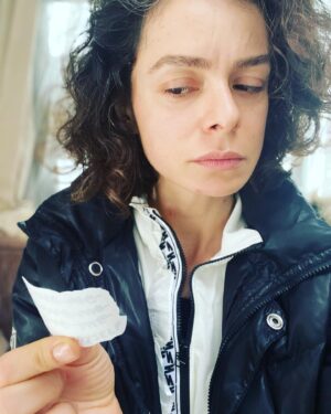 Özge Özpirinçci Instagram - denedim oldu! @esra_gulmen 🤍 LOVE THYSELF