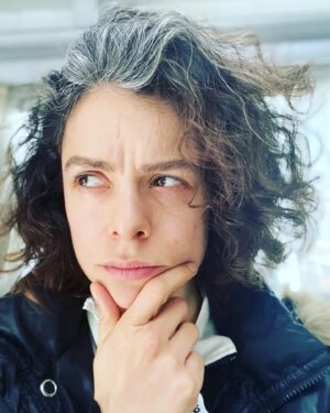 Özge Özpirinçci Instagram - denedim oldu! @esra_gulmen 🤍 LOVE THYSELF