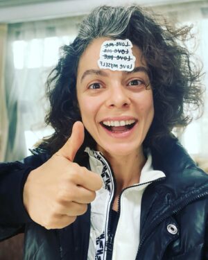 Özge Özpirinçci Instagram - denedim oldu! @esra_gulmen 🤍 LOVE THYSELF