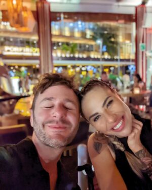 PL Cloutier Instagram - Petit album, grande soirée avec @victoriakult, @oliverkult , @mlle_jess_ et @jeremie_houde chez @iliosrestaurante !

Je rentre au Québec dans quelques jours après un mois passé à Playa del Carmen au Mexique! 

J'aime encore autant mon endroit préféré au monde... Je peux tu rester encore un peu ????