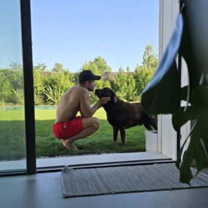 Pablo Alborán Instagram - Sigo desconectando y conectando. Escribiendo, produciendo y descansando. Estáis siempre en mi cabeza aunque no ande mucho por redes. Mil abrazos para tutti !!