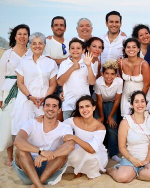 Pablo Astiazarán Instagram - Familia ❤️.
Los que somos y los que elegimos, pero todos familia.
Cabo San Lucas - Baja California Sur.
Junio, 2024