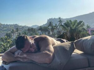 Pablo Schreiber Instagram - Wake me up when u need me. I’ll be ready… 💪🏼