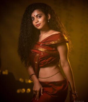 Padeni Kumar Instagram - Here’s our 2nd set of this series ❤️
.
Team:
Muah : @makeupandhairbyrehana 
Photography: @redboxphotography 
Saree draped: @hairstylist_rajee1111 
.
#photography#love #passion #work #curly #barbie #saree #traditional
