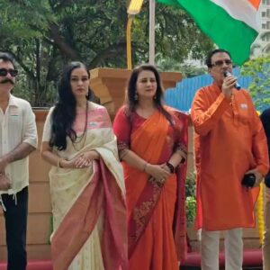 Padmini Kolhapure Instagram - Bit late in the day #happyindependenceday 🇮🇳proud and momentous day for us @cintaaofficial with our #cintaa family #vandemataram 🙏 🫡