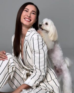 Paige Chua Instagram - 一不小心，就爱上了。。。🩷🐶🩷

《宠他，还是爱我》
#fureveryours