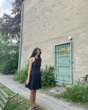 Palak Lalwani Instagram - Not so casually posing by Edvard Munch's house
.
screaming 😌😉