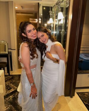 Palak Sindhwani Instagram - Weekend Photo dump : Wedding edition!❤️✨👯‍♀️ 🧿
.
.

#weddingdiaries #ootd #wedding #travel #instadaily #instalove #explore #palaksindhwani #blessed