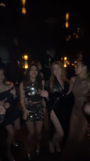 Palina Rojinski Instagram - When all of us know the lyrics & nobody needs to unlock their Slavic Era 😁 „Moy Marmeladniy“ - мой мармеладный (я не права) Kennt so gut wie jeder russisch sprachige Mensch. Und wir Girls natürlich auch. Seit 2004 wird dieser Song als Megahit und mittlerweile Klassiker auf gefühlt jedem Geburtstag, jeder Hochzeit, Taufe, Autoeinweihungsparty - Wohnungs-/Hauseinweihungsparty & Girlsnight rauf und runter gespielt. Echt verrückt, dass genau dieses Lied jetzt so erfolgreich ist! 🤪🫶🪩