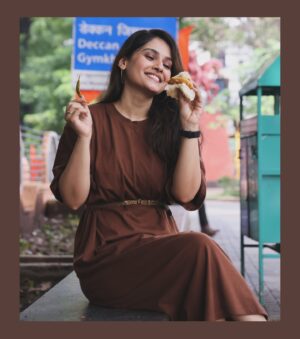 Pallavi Patil Instagram - तुम्हाला वडापाव आवडतो का ??
.
.
Photography by @saneshashank
.
.
#vadapav #worldvadapavday #pallavipatil