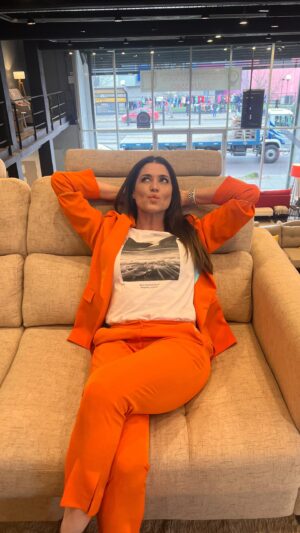 Pamela David Instagram - Definitivamente es ACÁ 🥇 @livingfactorysillones
 
Obvio que encontré lo que buscaba. Un súper mega sillón personalizado, del color que yo quería y con la tela que yo necesitaba. Qué más? 😍