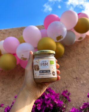 Pamela Reif Instagram - anzeige | 28 🎈😭   the launch OF MY DREAMS! Let’s turn my bday into your happy day: -28% discount on everything (highest sale eveeeer) and the launch of the OAT BUTTER! 

This is cookie dough in a jar - nut butter without nuts - an oat cream that tastes like Butterkeks Teig… 🥲 

💌 My Love Letter: This is everything I ever wanted and needed in my life! I am so addicted, I’ve never been AS addicted to one of my products. Since owning the first sample, not even ONE day has passed without me eating it 🤣🤣🤣🤣

🥄 Texture: Like cookie dough. Not as fatty and sticky as nut butter, a bit chunkier (also grober und vollmundiger), so it has more bite to it. Similar to eating the dough whenever you grandma was baking butter cookies with a hint of vanilla. Soft & not too sweet. 

Facts:
- All natural, gluten free, organic, vegan 
- Only 10g of sugar per 100g (and you won’t eat 100g at once)
- No artificial sweeteners or flavourings
- High quality oils: Shea butter   olive oil. No sunflower oils, etc. 
- Perfecttttt to spoon right out of the jar 
- Also perfect on bread, croissants (crookie ufff), corn cakes, chocolate or with fruits 
- This will make your life better. Trust me. 

… and remember to use the 28% sale!!