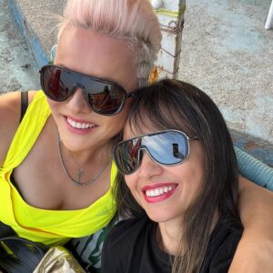 Pamela Spence Instagram - Bana hep iyi geldin, seni cok seviyorum ♥️ ama keşke gözlüğümü kıskanıp aynısını almasaydın 😂😂😂