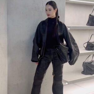 Pansa Vosbein Instagram - 🖤

@balenciaga 
#Balenciaga
 #BalenciagaEmQuartier
