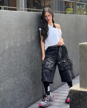 Pansa Vosbein Instagram - 🩷🖤

#Balenciaga #10XLSneaker