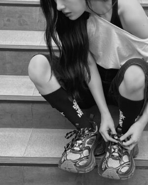Pansa Vosbein Instagram - 🩷🖤

#Balenciaga #10XLSneaker
