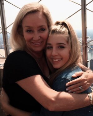 Paris Smith Instagram - happy mother’s day to the greatest mom ❤️ mom you have been there for me through thick and thin. you are my rock and i don’t know what i would do without you. i’m so thankful to have you as my mom 🥰💫 i love you mama 💕❤️💫🥰