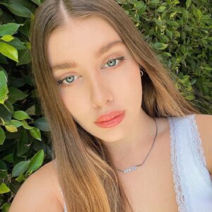 Paris Smith Instagram - feeling green 🍃🌱🌿