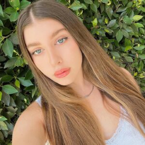 Paris Smith Instagram - feeling green 🍃🌱🌿