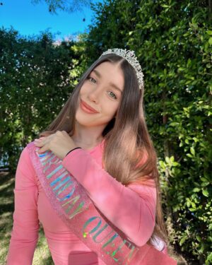 Paris Smith Instagram - pretty in pink 💕🎉