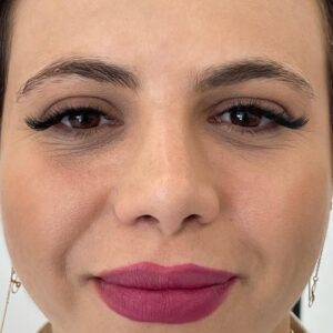 Parisa Roshani Instagram - این حرف منو فقط و فقط بیوتی کارا میفهمن 
بهترین مدیتیشن برای روان ماها ، کار روی صورت مشتریه 
اون لحظه احساس میکنی 
دکتری ، نقاشی ، بیزینس ومنی، عاشقی، مادری متعهد هستی ، همسر خوبی هستی ، حتی در بعضی مواقع حس رئیس جمهور بودنم بهت دست میده 
اما عزیزم 
تو فقط یک پیگمنتری 😂😂😂😂😂
ضایع شدید اشکالی نداره 
توهم برمون نداره 😂😂😂
گذشته از شوخی ، حس و حال کار کردن و رضایت مشتری بالاترین انرژی مثبت و برای من داره 
برای همین ترکش نمیکنم و حتی از اموزش بیشتر دوسش دارم 
و اینم بگم مشتری های من خداشاهده همه ادم حسابی هستن الحمدالله 
❤️
خدایا شکرت
—————— اگر فقط لایک کنی و کامنت نزاری ادم تنگ دستی هستی 
اگر نه لایک میکنی و نه کامنت میزاری ( بمیری که اینقدر حسود و بدجنس هستی ، که یوقت از تو چیزی گیر من نیاد😂

اگر هم لایک میکنی هم کامنت میزاری ‌پنج شب دیگه امکان داره اسمت تو قرعه کشی ۱ میلیونی کامنت و لایک در بیاد 
————-
قرار ما جمعه ساعت ۱۰ شب اعلام برنده ها ( ۳ نفر ❤️