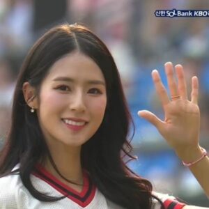 Park Ki-ryang Instagram - 이겨서 죠으다...이쁘게 찍어주셔서 감사합니당🥰
더운날씨 열심히 응원해준 팬분들 최고🤩 #두산베어스