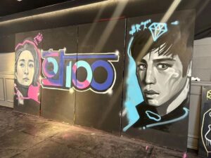 Park Ki-woong Instagram - @artist_dk.yeom 

👍🙏💪🎨

#mbn#화100#tving#wavve#엠비엔#티빙#웨이브
#심상용#홍경한#김희영#박기웅 그리고 #박경림

우리의 주인공 100인의 화가분들과 함께

매주 토요일 pm05:00 !!!