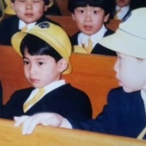 Park Ki-woong Instagram - #어린이날#childrensday

꼬맹이#박기웅 🤣😂😅
 마지막사진은 그때 당시 아팠던 내동생❤️
머리에 링거 꽂느라 특이했던?헤어스타일😅😥