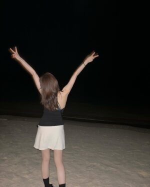 Park Yu-rim Instagram - 내일은 또 얼마나 재밌을까 🏝️!