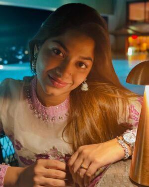 Parsa Evana Instagram - 1 million thanks 🫶🏻❤️
Love you all my lovely friends and followers 🤍