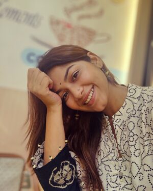 Parsa Evana Instagram - Sometimes you have to smile even if you don’t feel like… 🤍