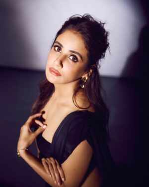 Parul Yadav Instagram - 🖤