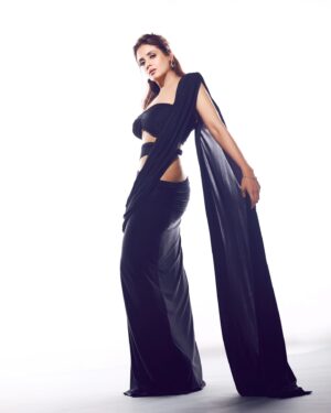 Parul Yadav Instagram - Had an incredible time at the Streaming Academy Awards!! Nothing like a dash of glamour and celebrating great work of friends to make one feel special!! 

@Brindaprasad & @Vishnuinduri put up a great show, as always!! Congratulations to all the winners..

📸: @gohil_jeet
💇‍♀️: @radhika.y51
💄: @makeupby_zainab_
👗: @deme_love_

#NEXAStreamingAwards #OTT #NEXAStreamingAcademyAwards #StreamingStars #NEXA #NEXAExperience #CreateInspire #NEXASIIMA #SIIMA #SIIMA2024 #StreamingAwards #SAA @streamingacademyawards @siimawards